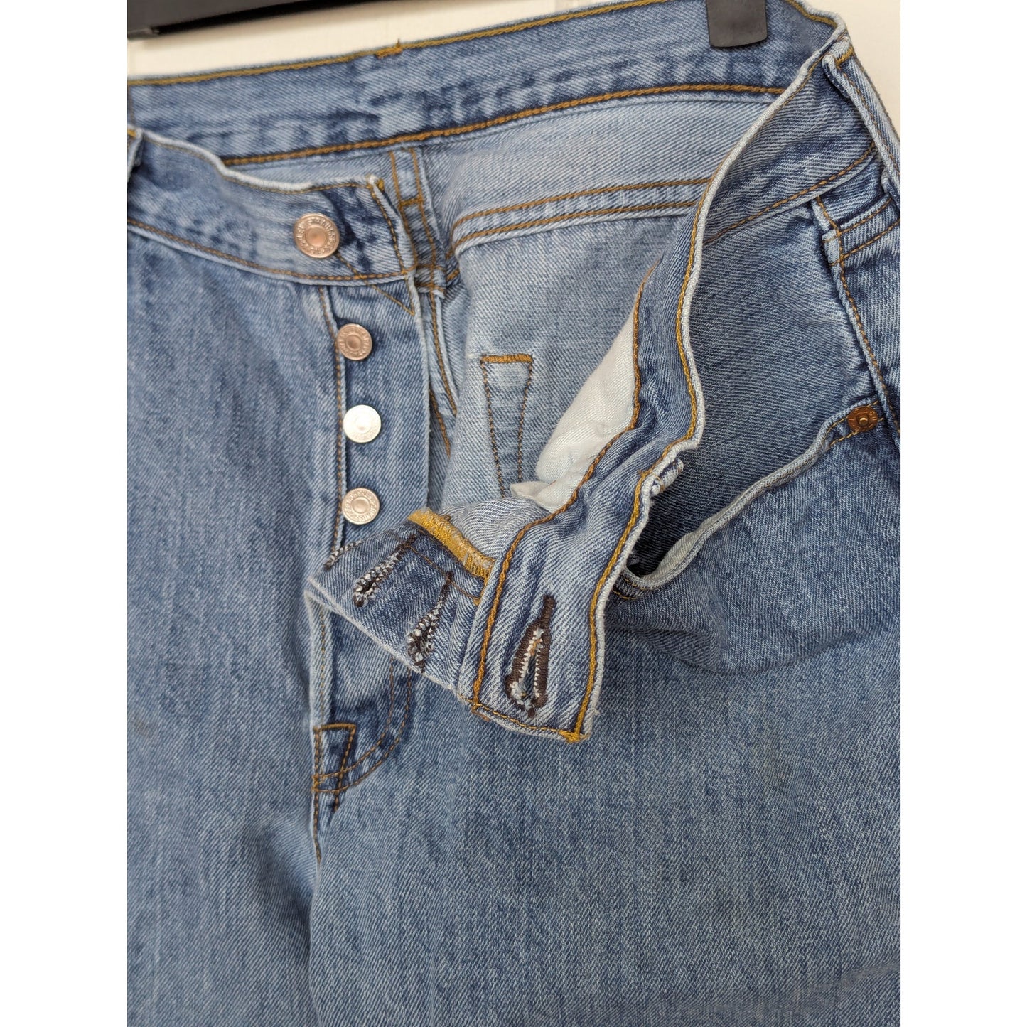 Levi's 501 Blue Jeans 100% cotton button fly 34x33