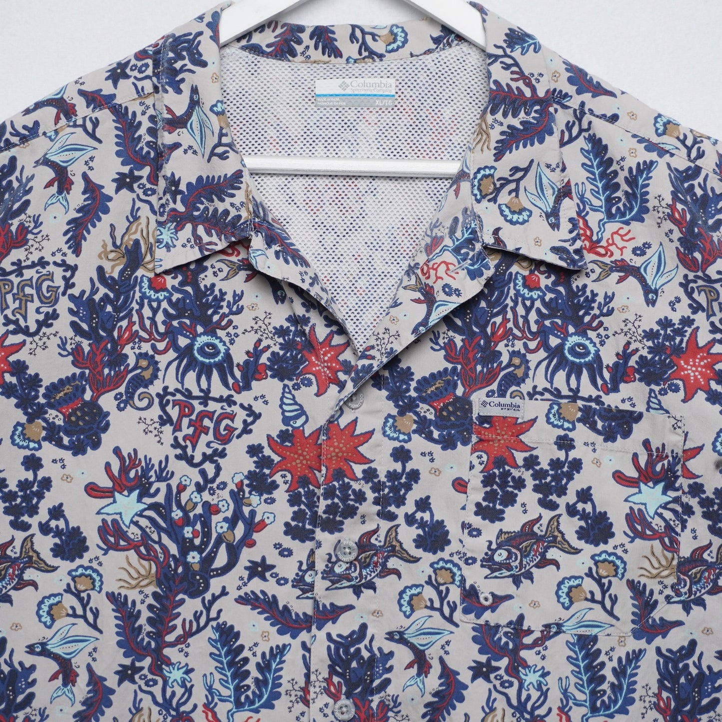 Columbia PFG Blue and Red Coral Scene Graphic Fishing Shirt XL