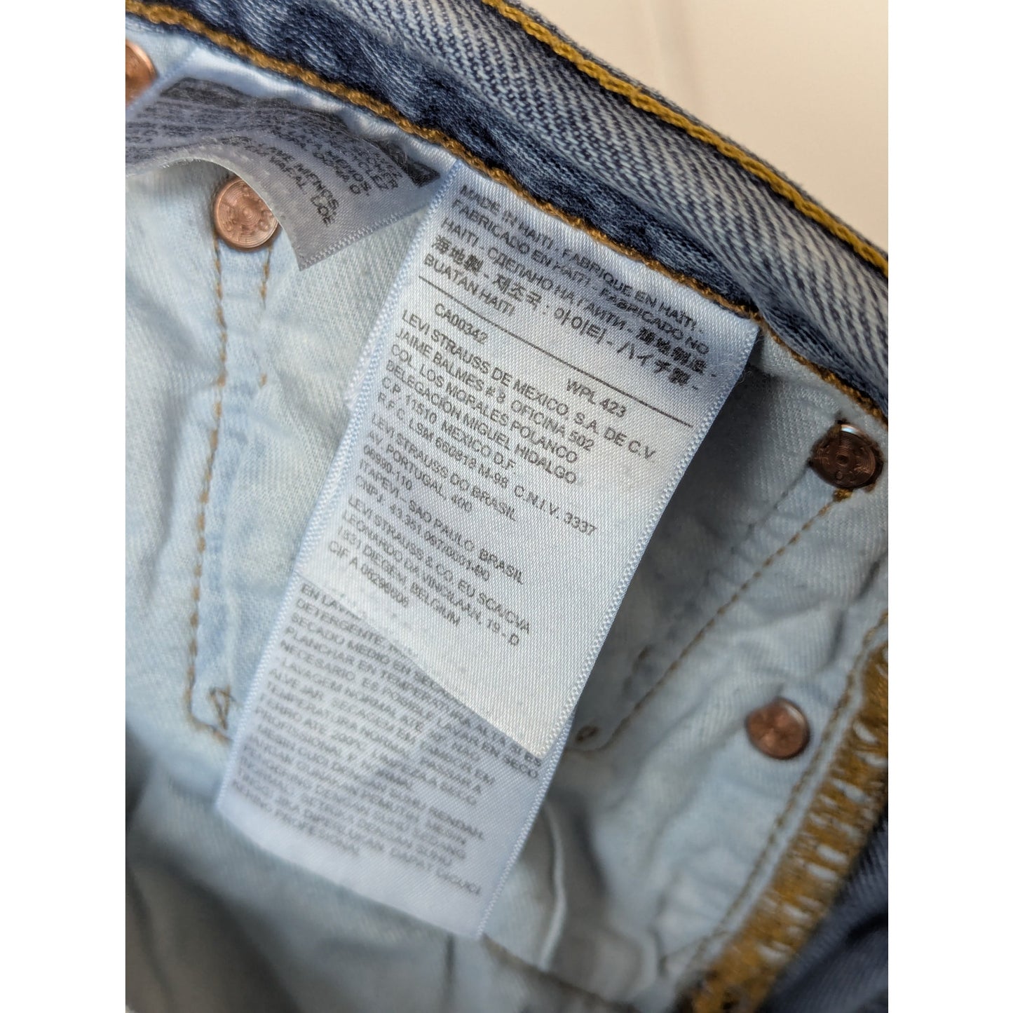 Levi's 501 Blue Jeans 100% cotton button fly 34x33
