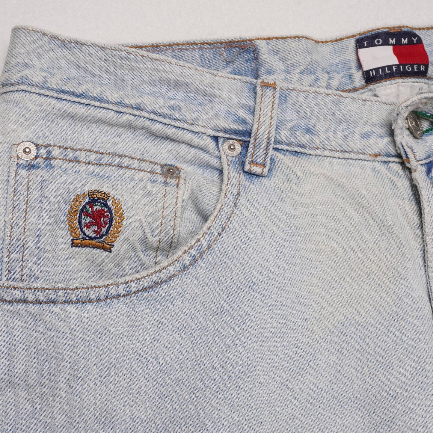 Vintage Tommy Hilfiger Jeans Men's 34x34 Light Wash Denim Crest Logo Classic Fit