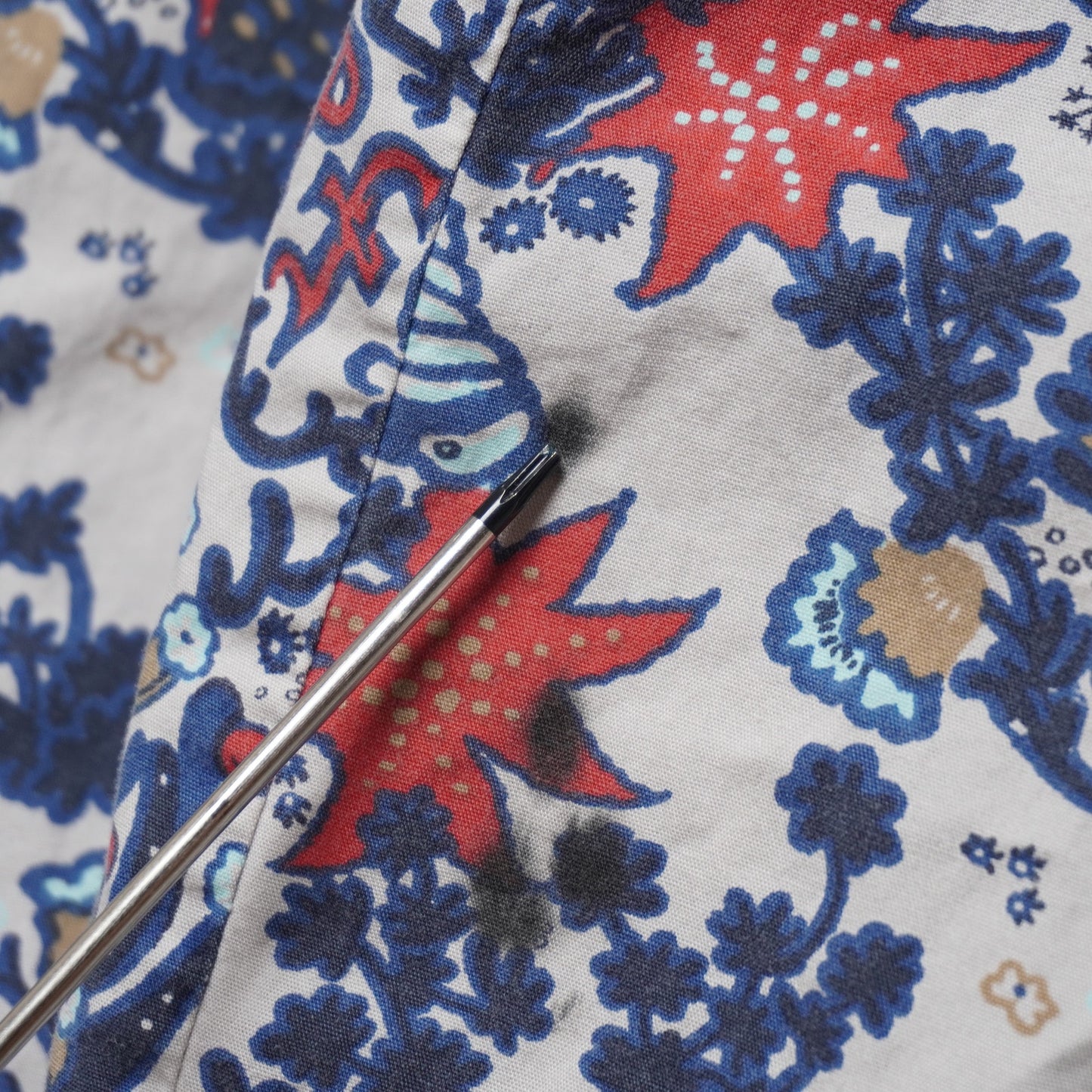 Columbia PFG Blue and Red Coral Scene Graphic Fishing Shirt XL