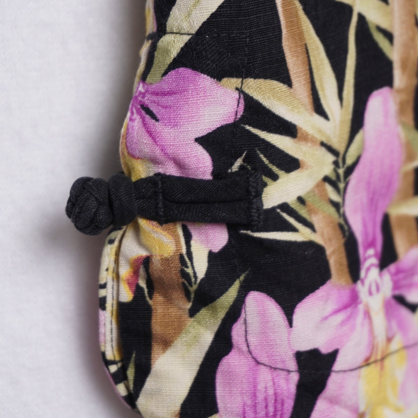 Tommy Bahama 100% Silk Hawaiian Shirt XL Black Orchid Bamboo Floral Aloha Camp