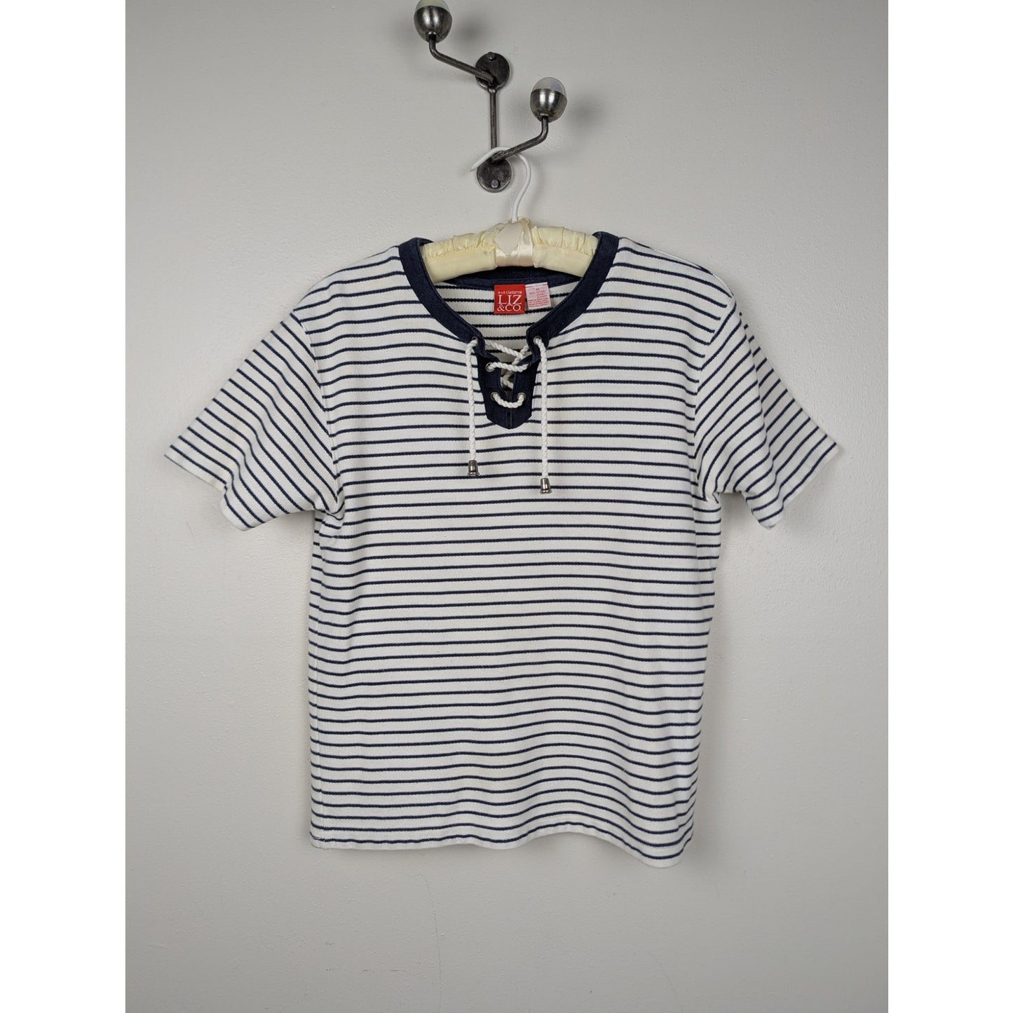 Vintage Liz Claiborne Liz & Co White w Blue Stripes Short Sleeve Top 100% cotton