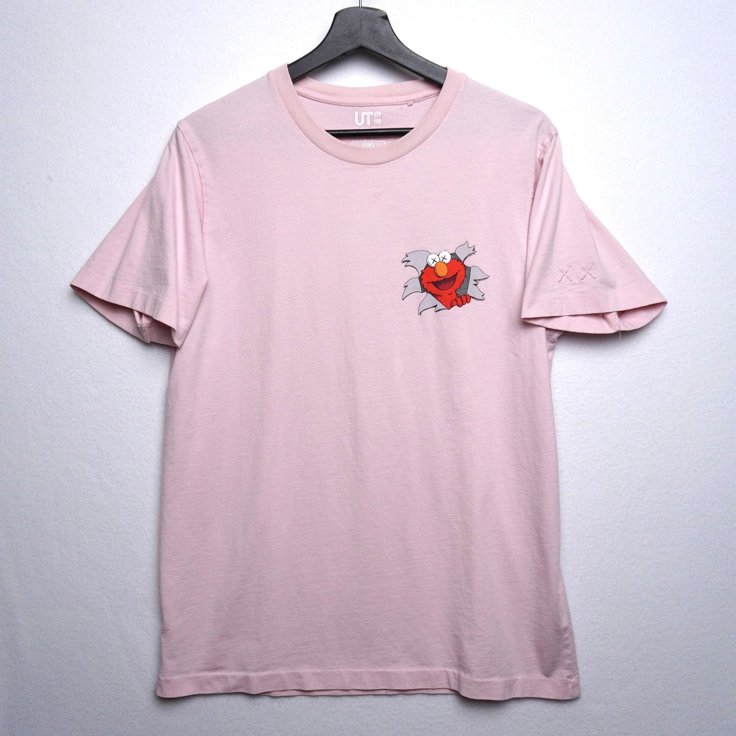 Uniqlo x KAWS x Sesame Street Pink Elmo Graphic T-shirt Size M