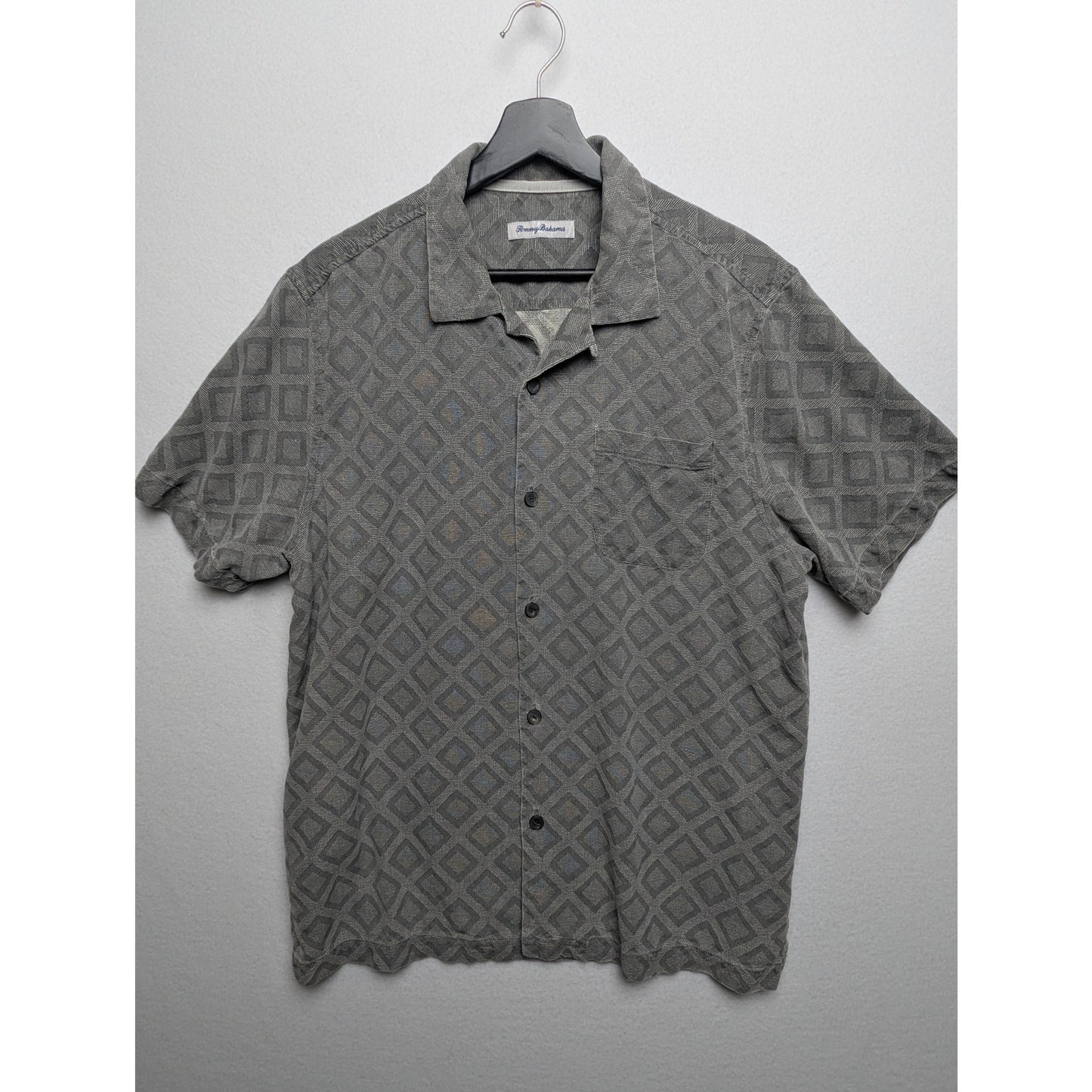 Tommy Bahama 100% Silk Camp Shirt Men’s L – Gray Diamond Pattern Button-Up