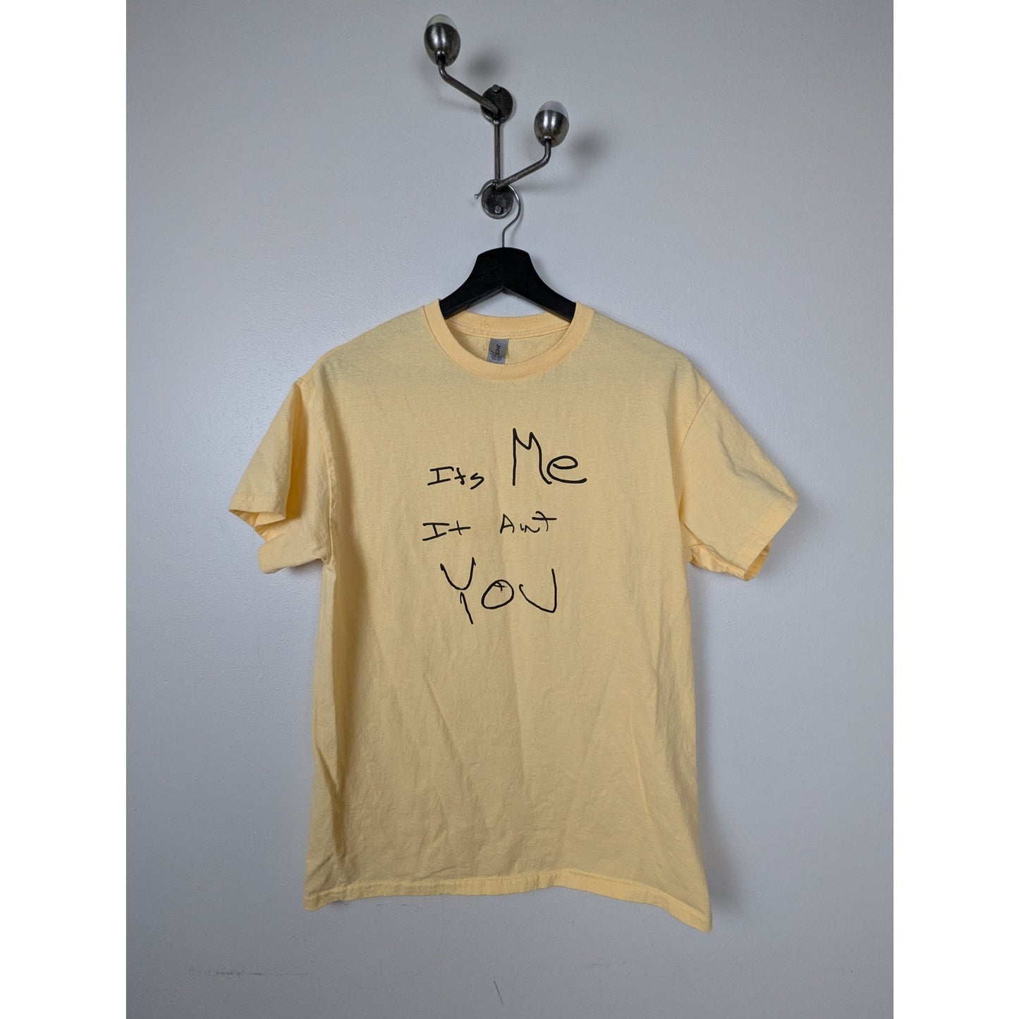 It's Me It Ain't You T-shirt Yellow Size M