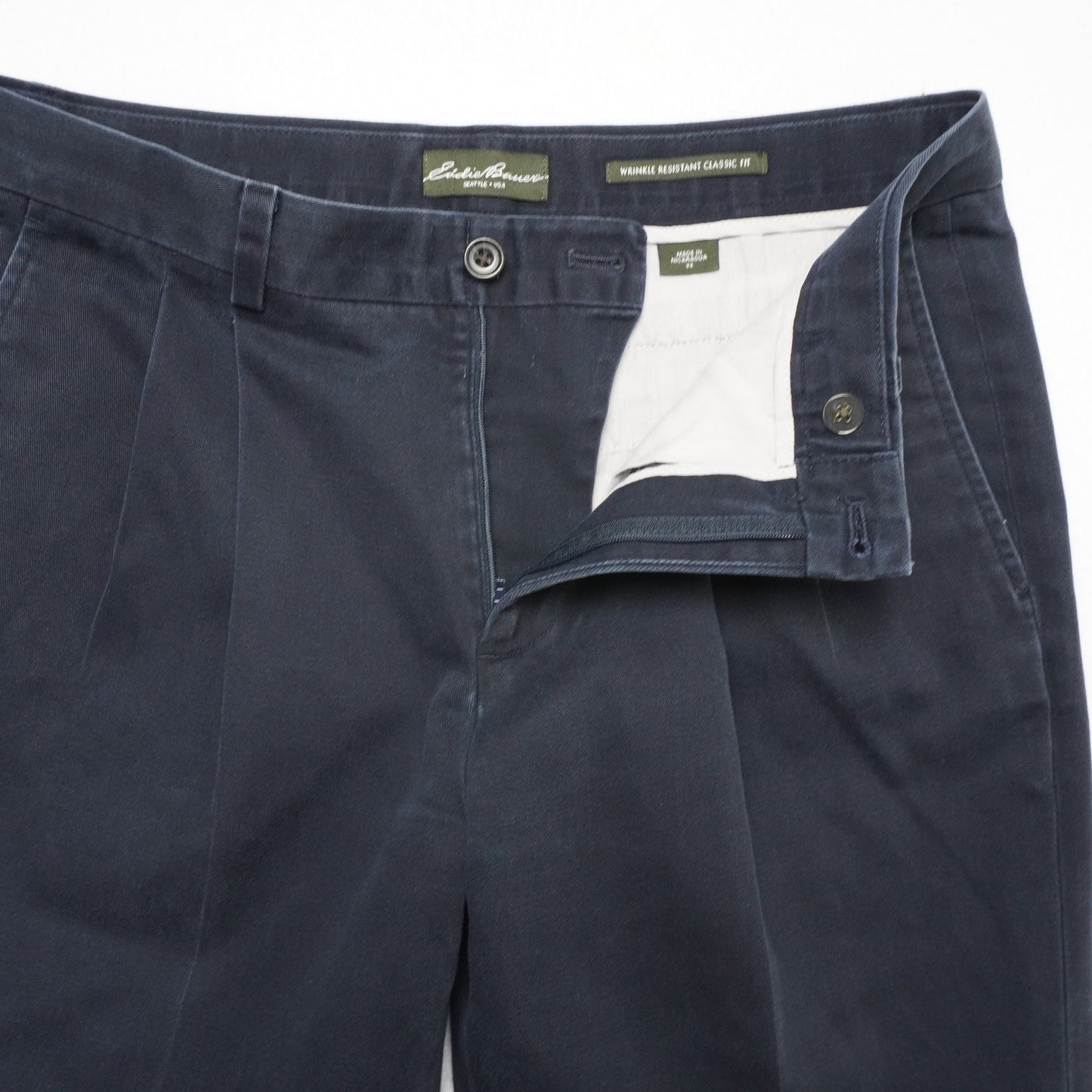Eddie Bauer Wrinkle Resistant Classic Fit Navy Pleated Chino Pants Men's 32x30