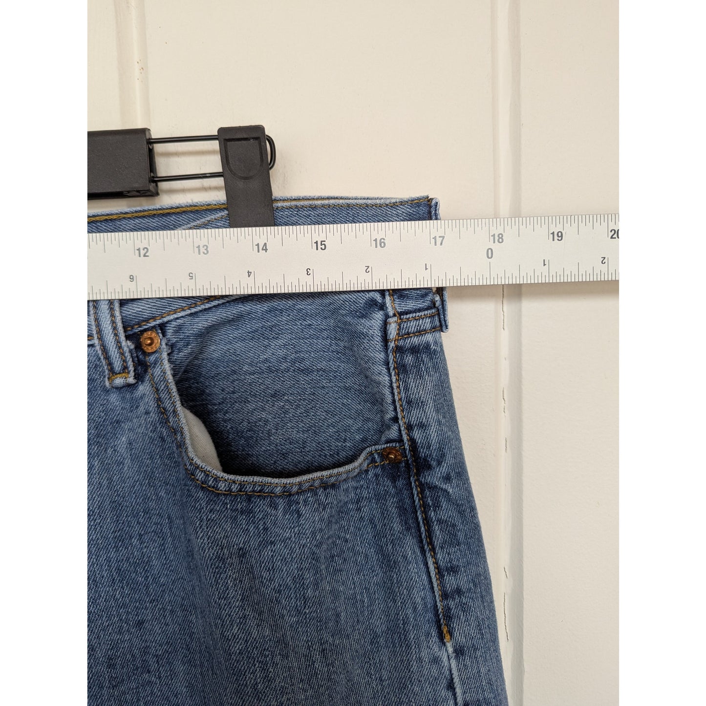 Levi's 501 Blue Jeans 100% cotton button fly 34x33