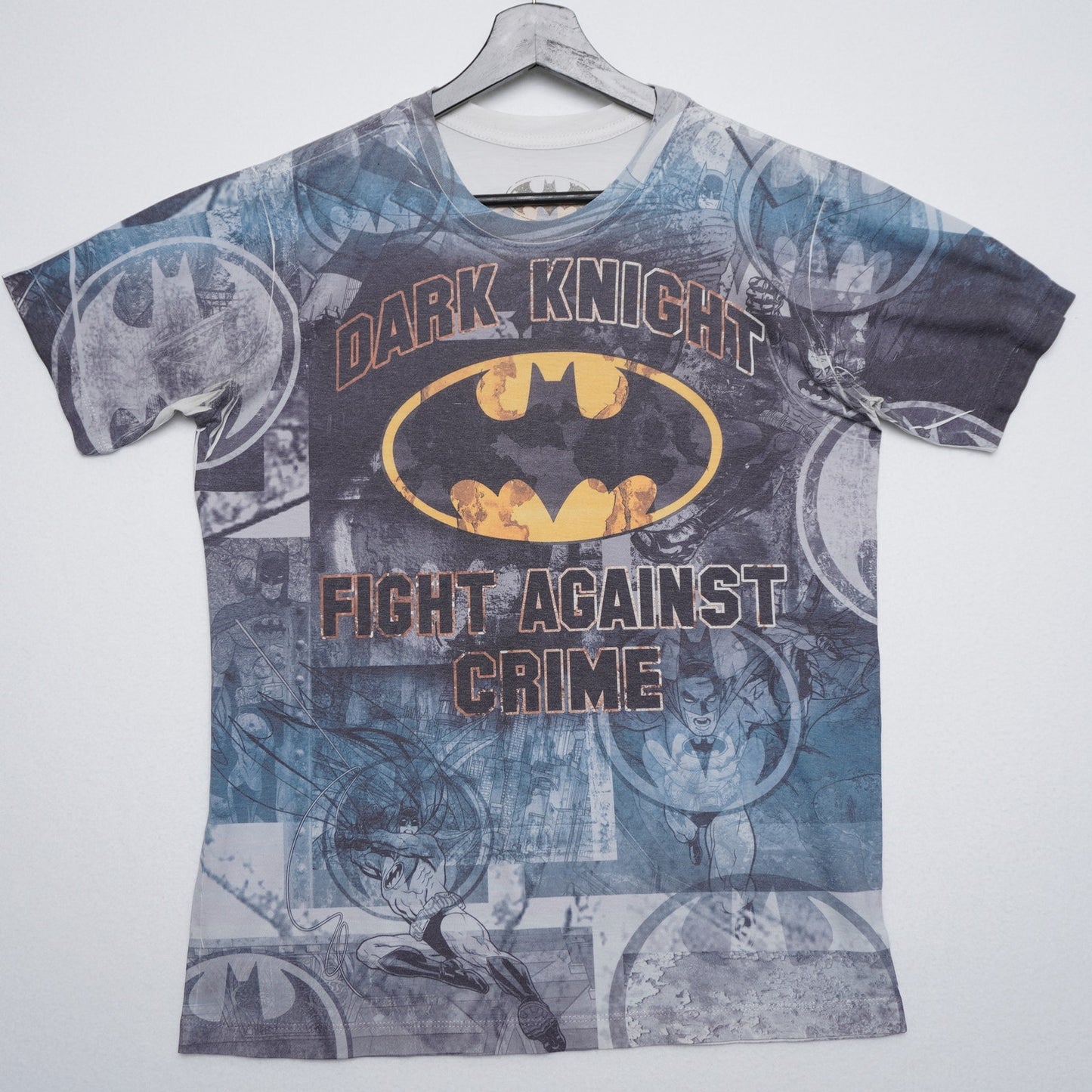 Batman Dark Knight Fight Against Crime Graphic Print T-shirt Size M