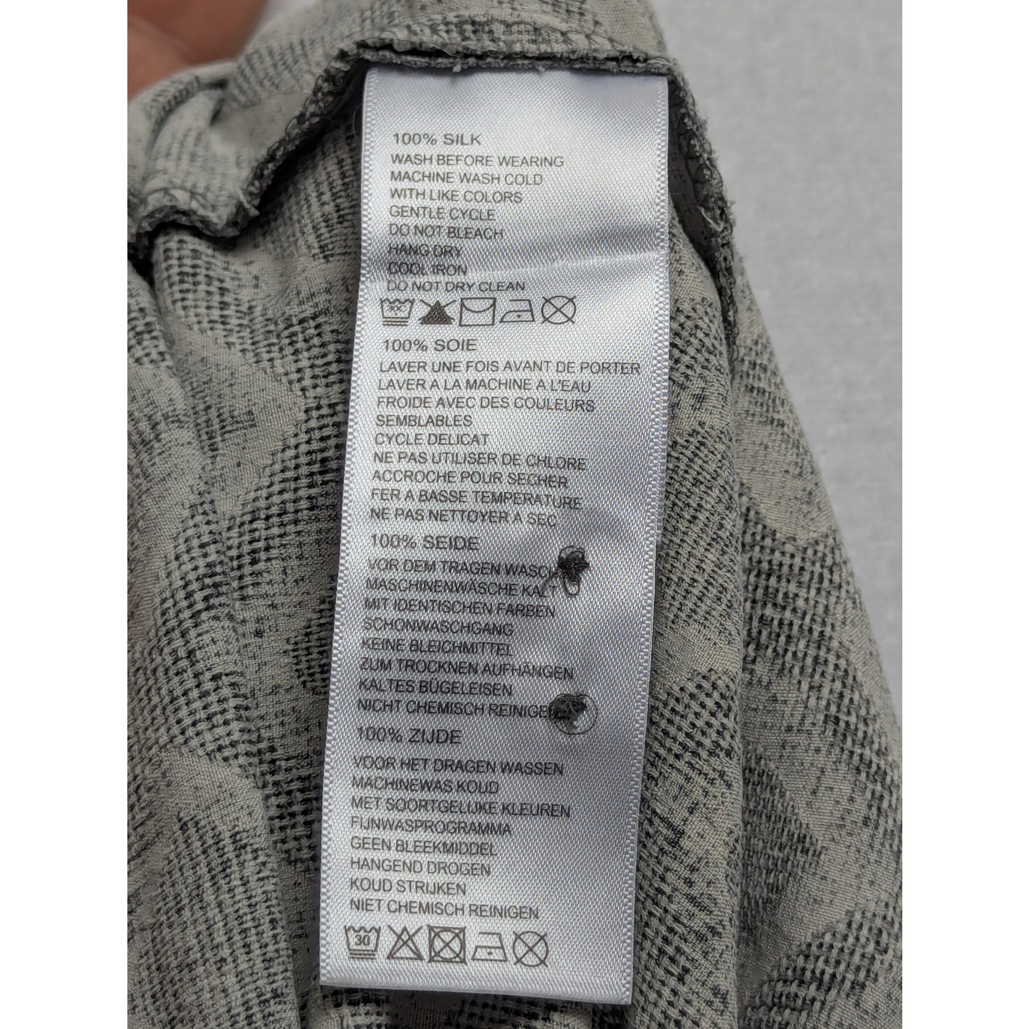 Tommy Bahama 100% Silk Camp Shirt Men’s L – Gray Diamond Pattern Button-Up