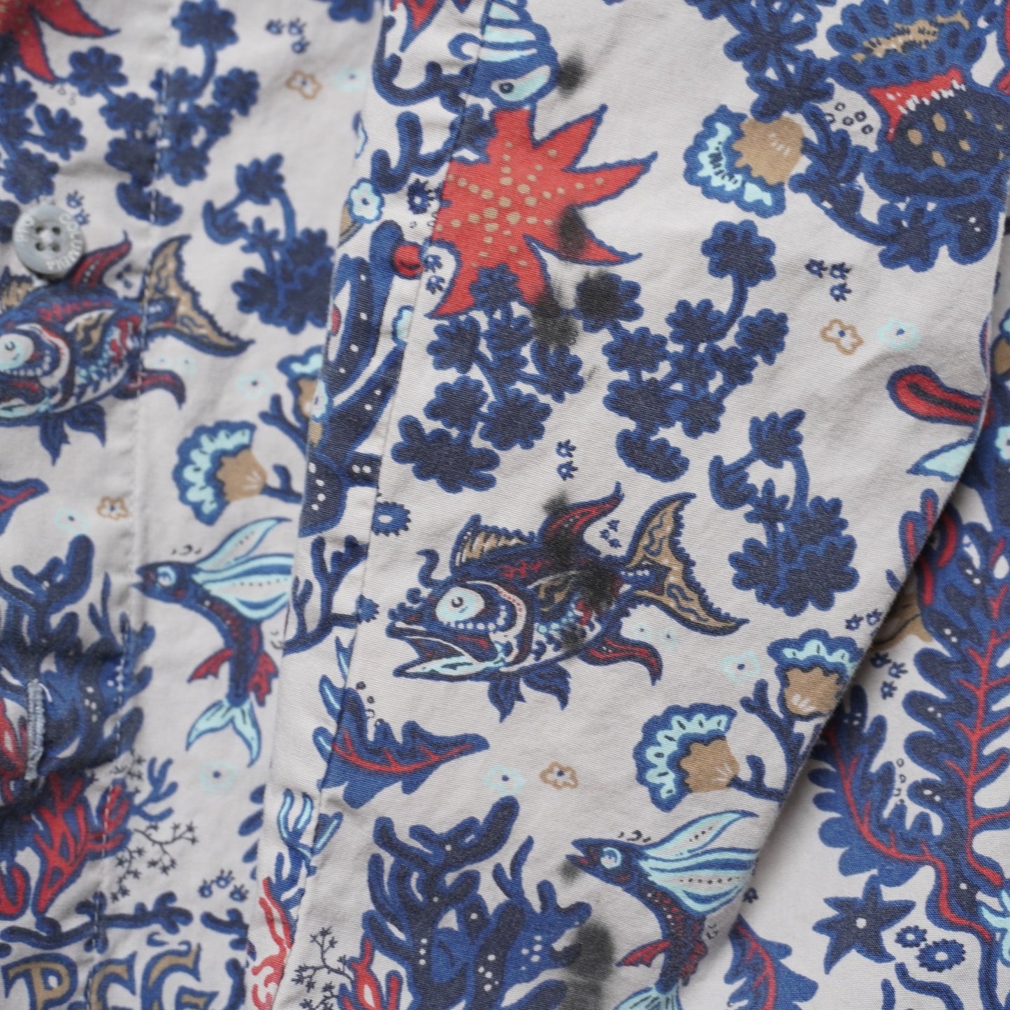 Columbia PFG Blue and Red Coral Scene Graphic Fishing Shirt XL