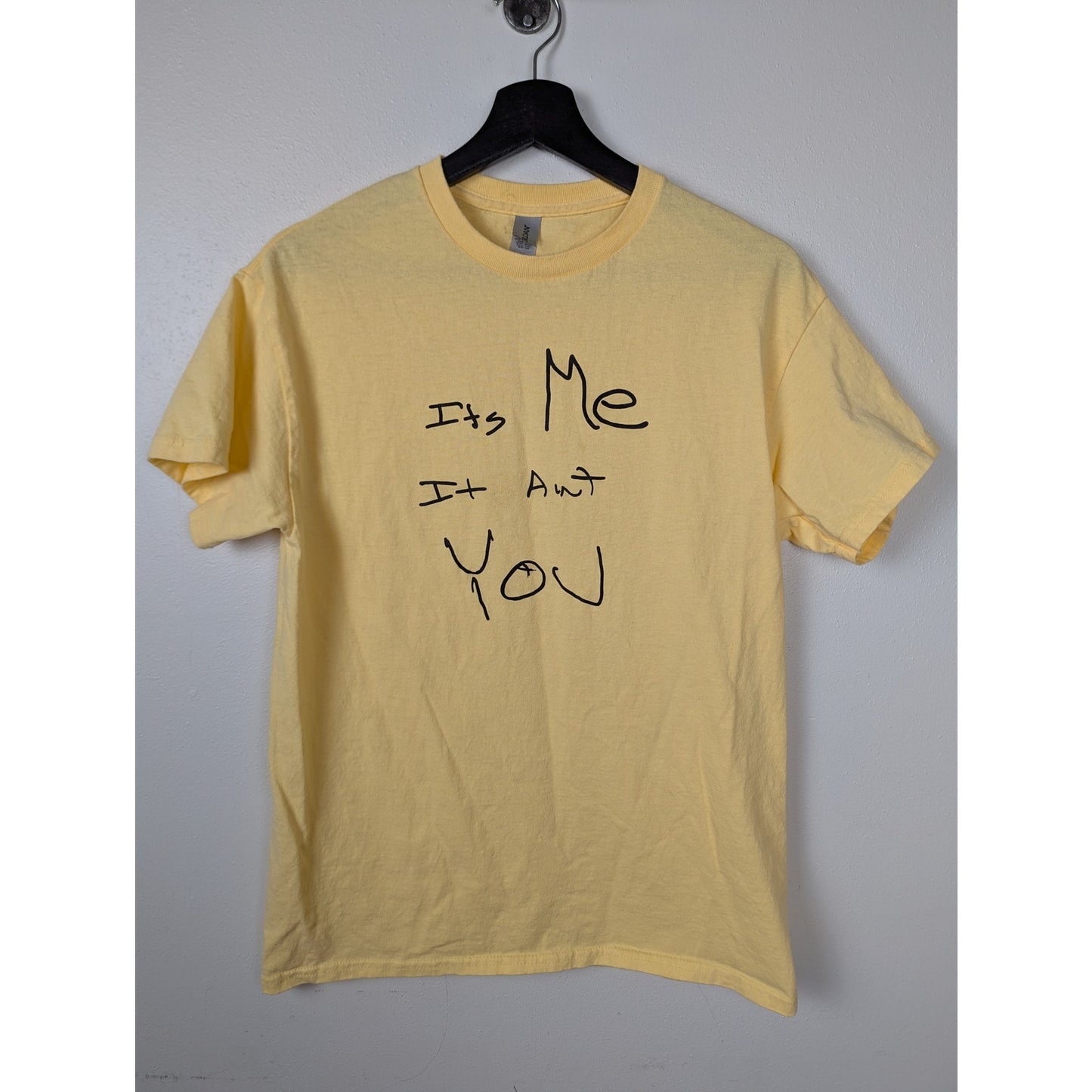 It's Me It Ain't You T-shirt Yellow Size M