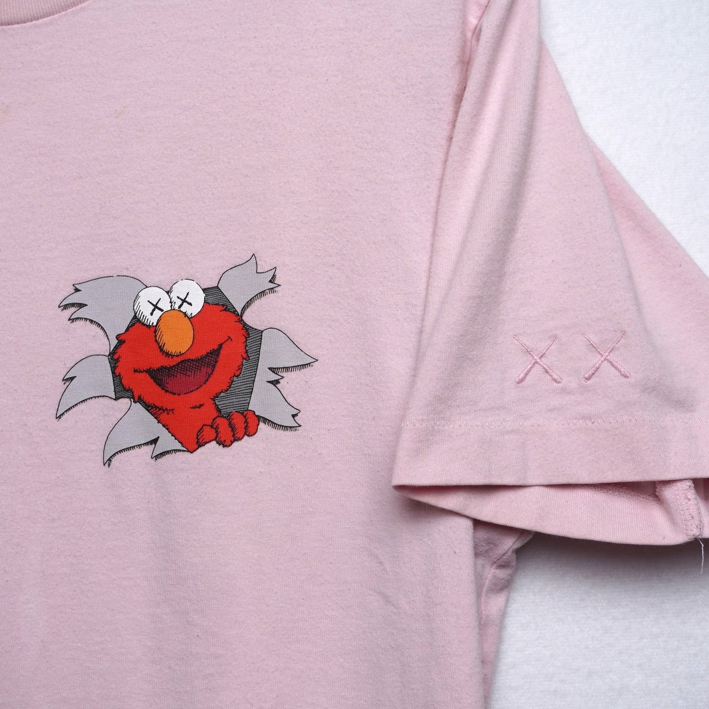 Uniqlo x KAWS x Sesame Street Pink Elmo Graphic T-shirt Size M