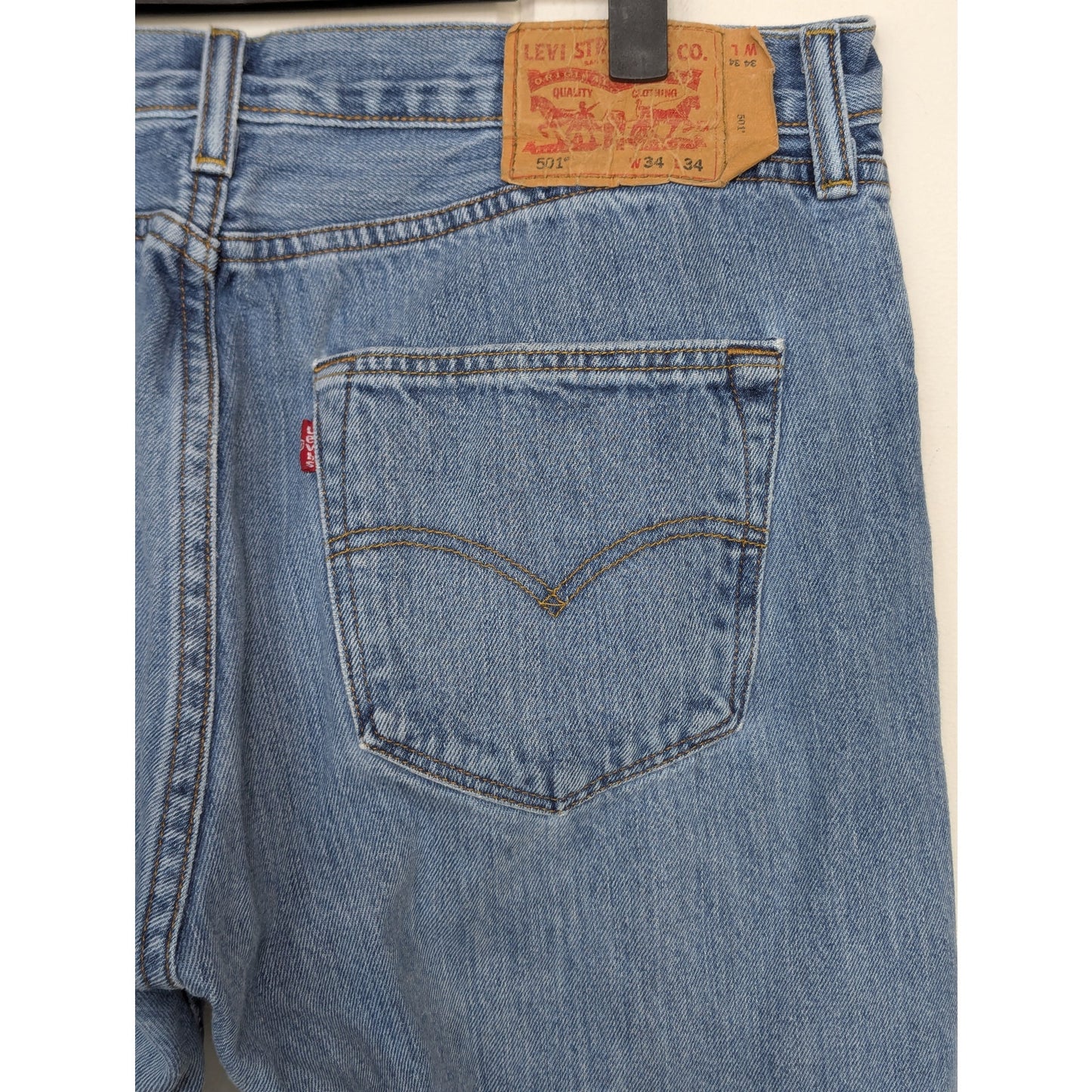Levi's 501 Blue Jeans 100% cotton button fly 34x33