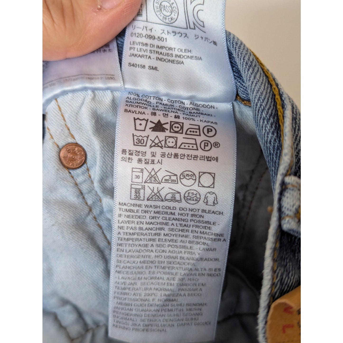 Levi's 501 Blue Jeans 100% cotton button fly 34x33