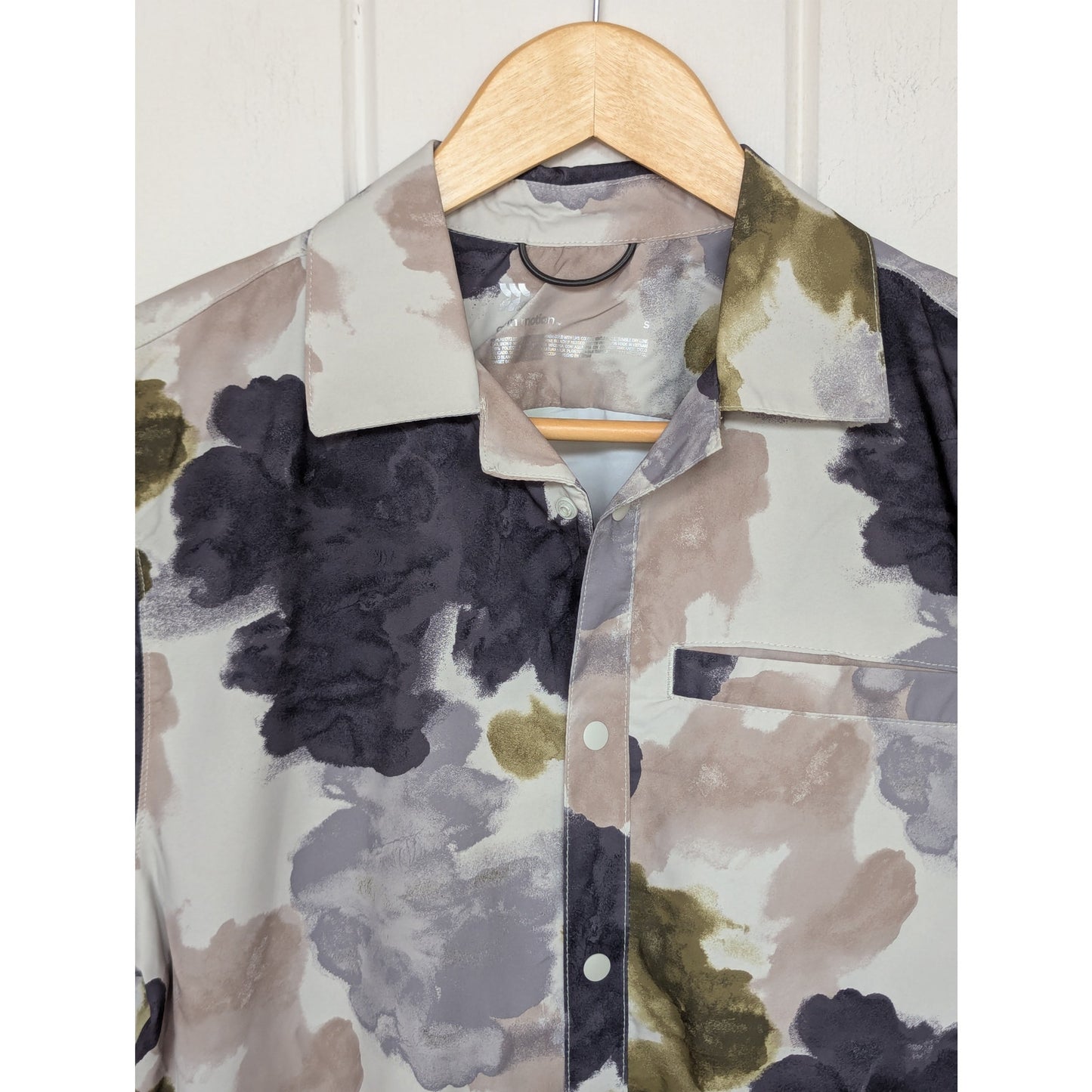 All in Motion Paint Blot Short Sleeve Snap Shirt Size S