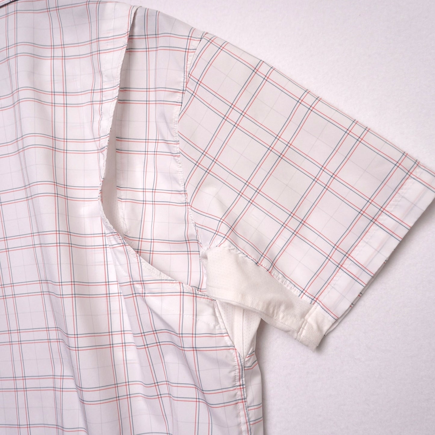 Under Armour Men’s Short Sleeve Button Down Plaid Shirt M