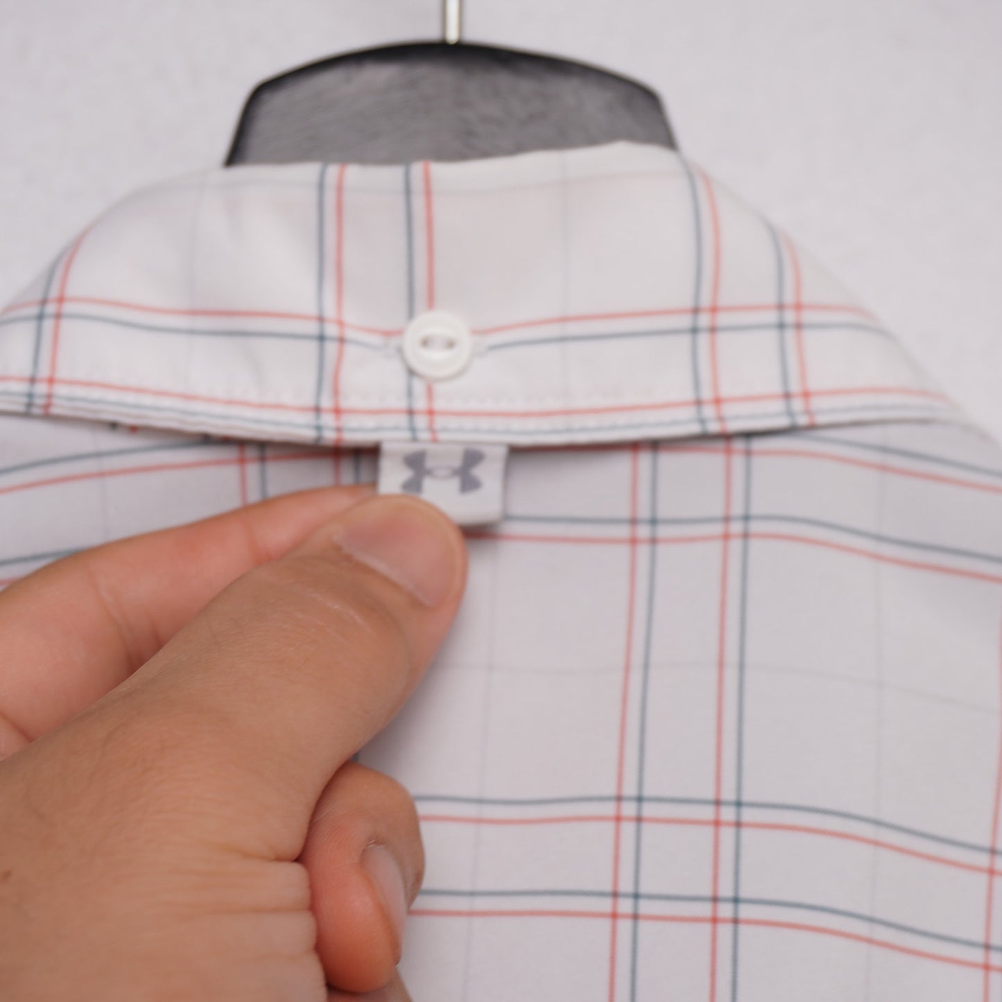 Under Armour Men’s Short Sleeve Button Down Plaid Shirt M