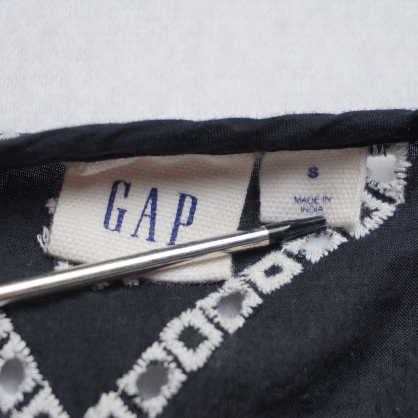 Gap Black and White Embroidered Eyelet Top Small