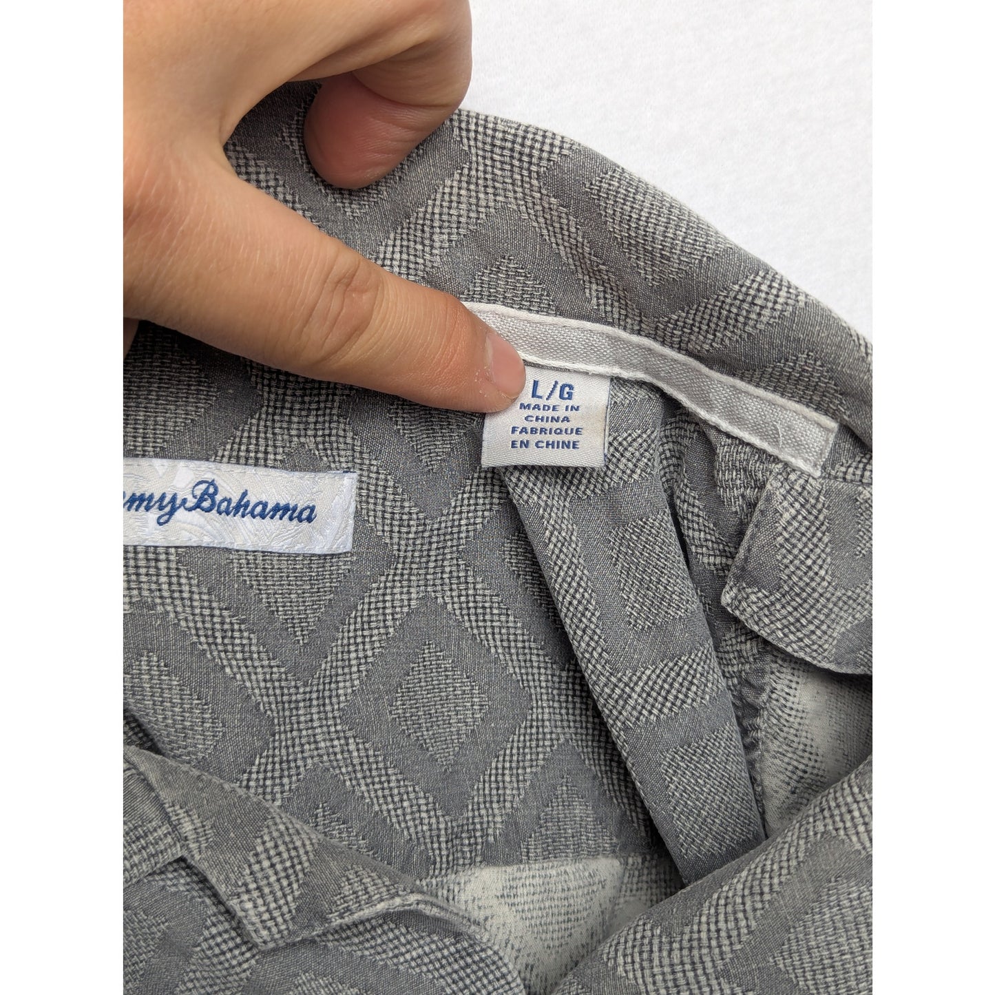 Tommy Bahama 100% Silk Camp Shirt Men’s L – Gray Diamond Pattern Button-Up