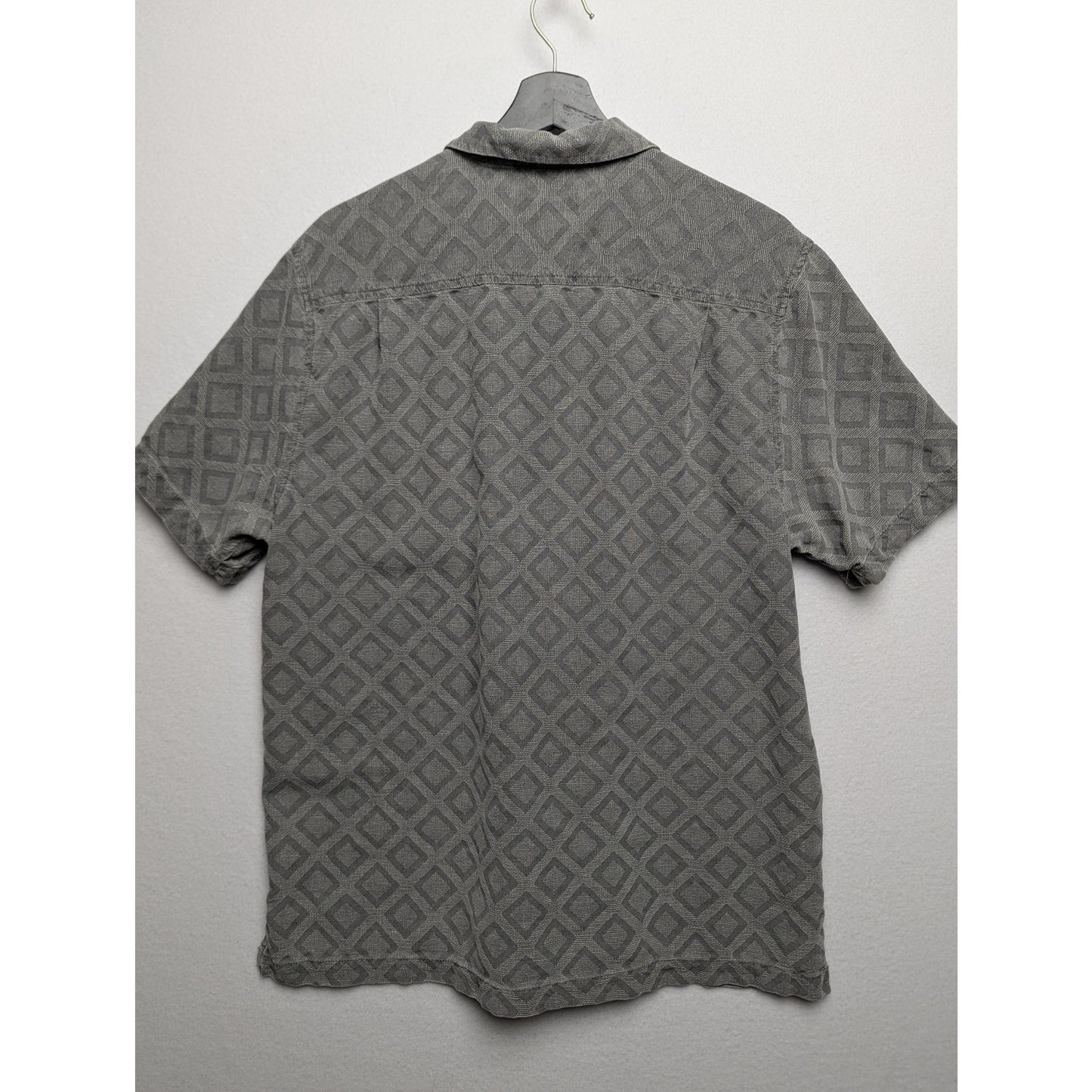 Tommy Bahama 100% Silk Camp Shirt Men’s L – Gray Diamond Pattern Button-Up