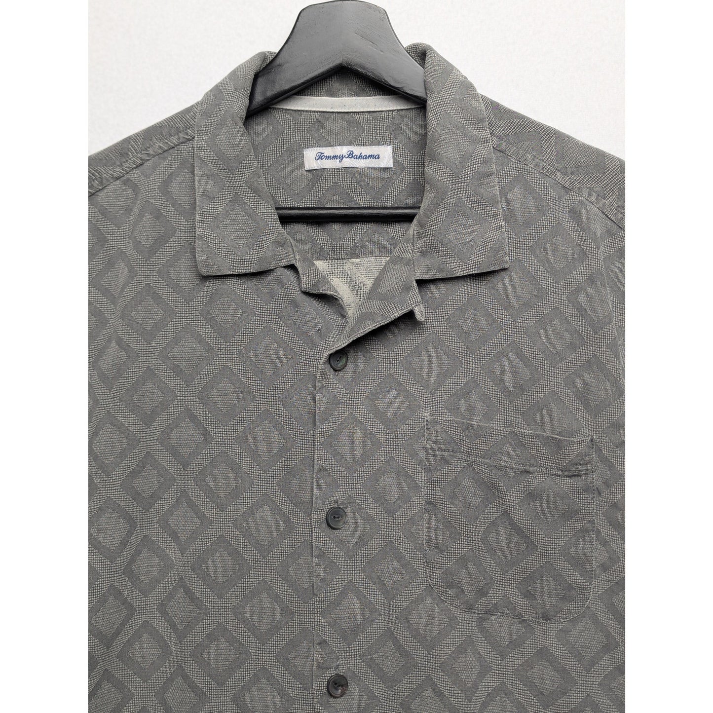 Tommy Bahama 100% Silk Camp Shirt Men’s L – Gray Diamond Pattern Button-Up
