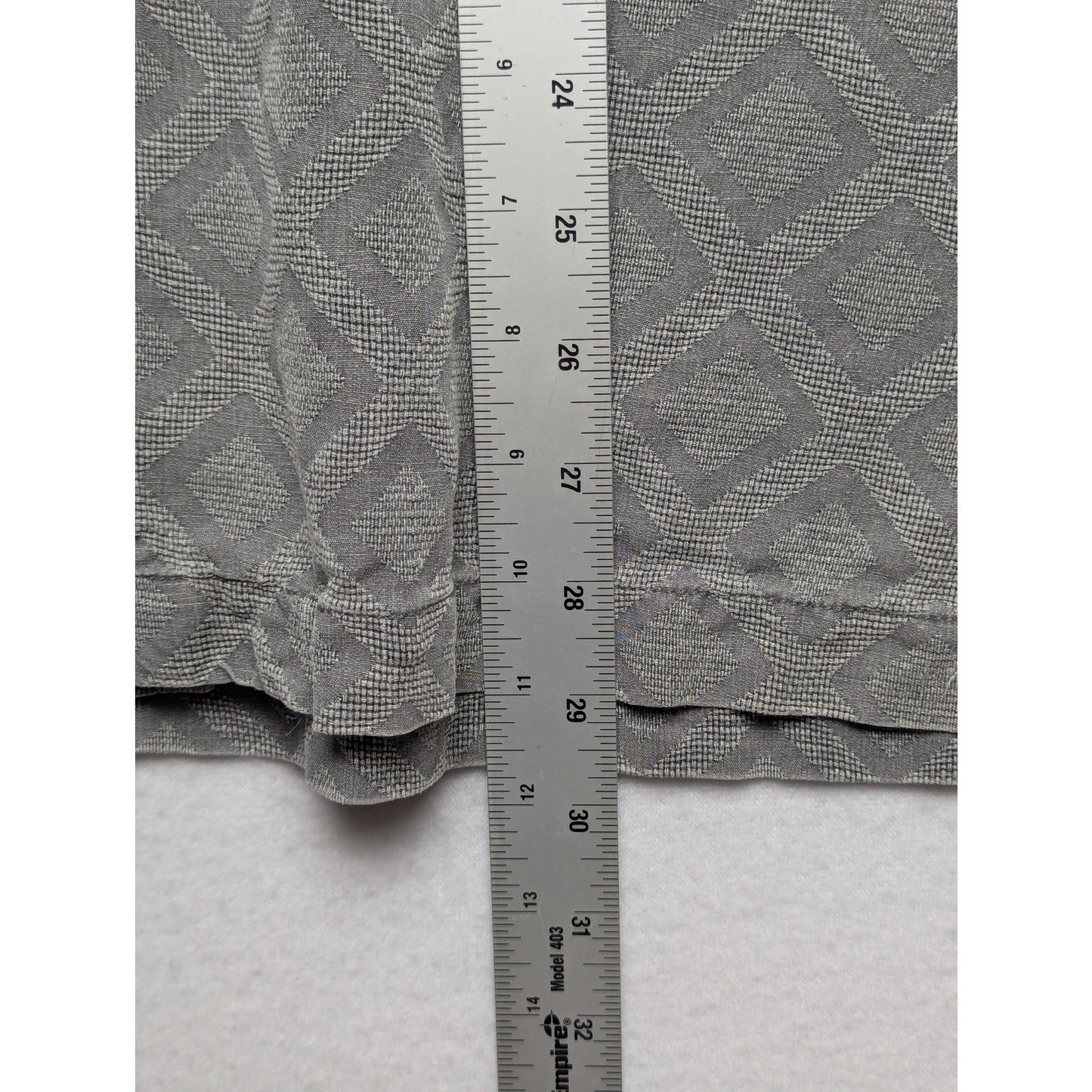Tommy Bahama 100% Silk Camp Shirt Men’s L – Gray Diamond Pattern Button-Up