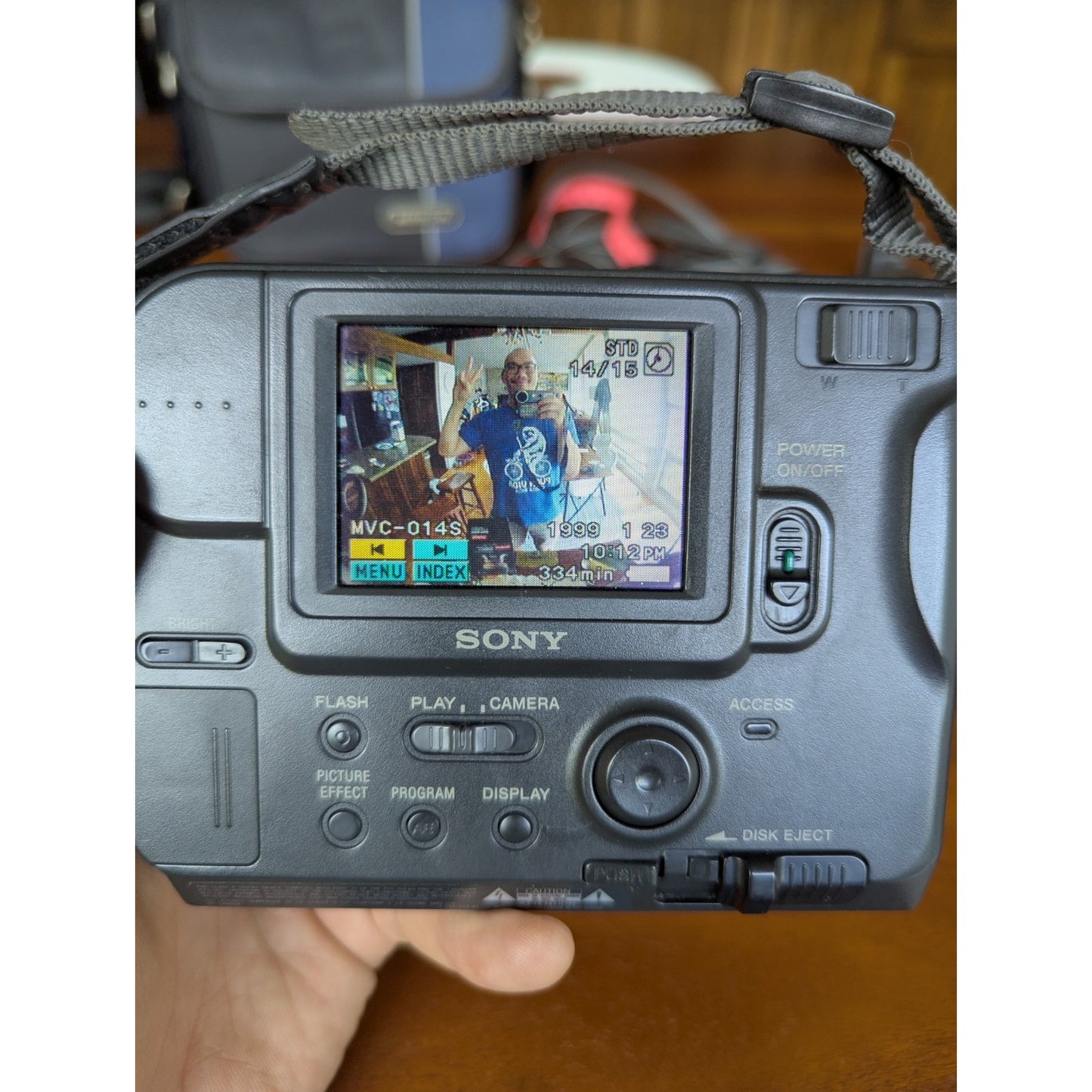 Sony Mavica MVC – FD73 Digital Camera Bundle (W/ Battery, Charger, 2 Disks, Bag)