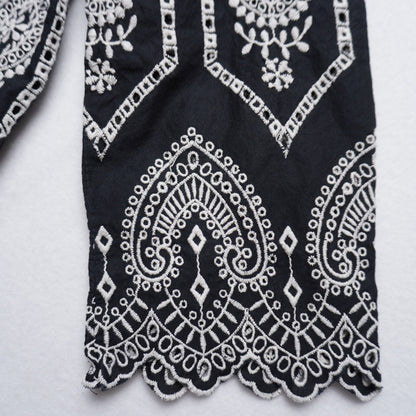 Gap Black and White Embroidered Eyelet Top Small