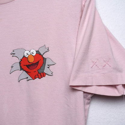 Uniqlo x KAWS x Sesame Street Pink Elmo Graphic T-shirt Size M