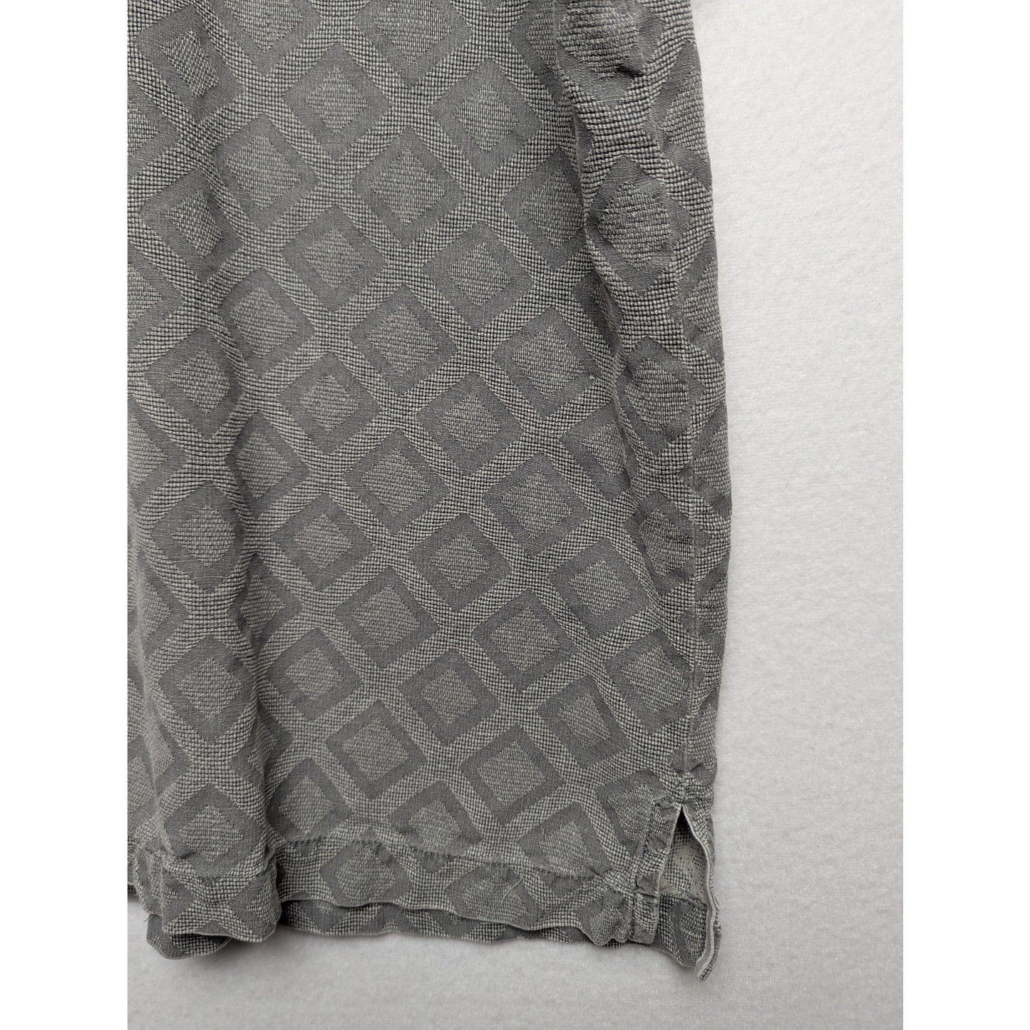 Tommy Bahama 100% Silk Camp Shirt Men’s L – Gray Diamond Pattern Button-Up