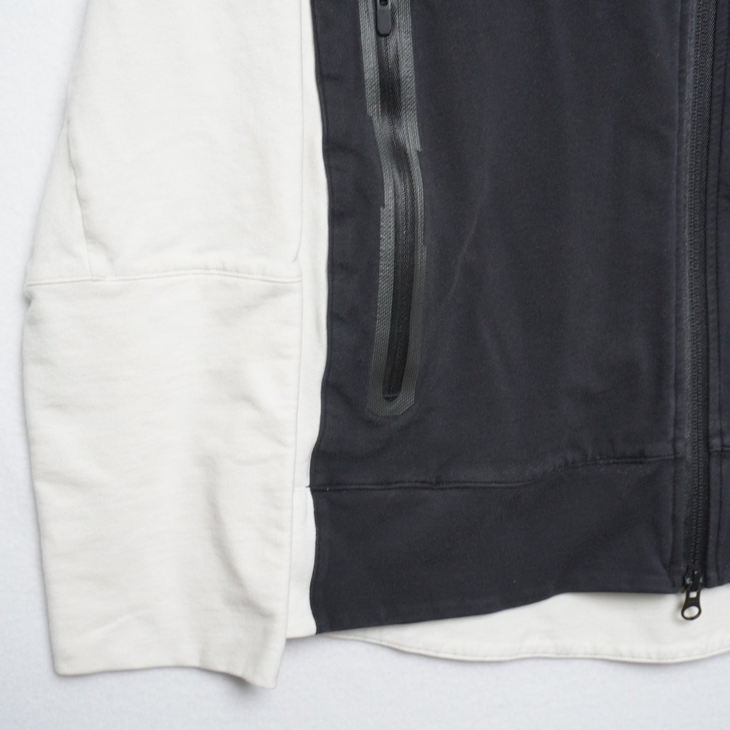 Reebok UFC Black with White Sleeves/Hood Zip Up Walk Out Hoodie Size Men's Med