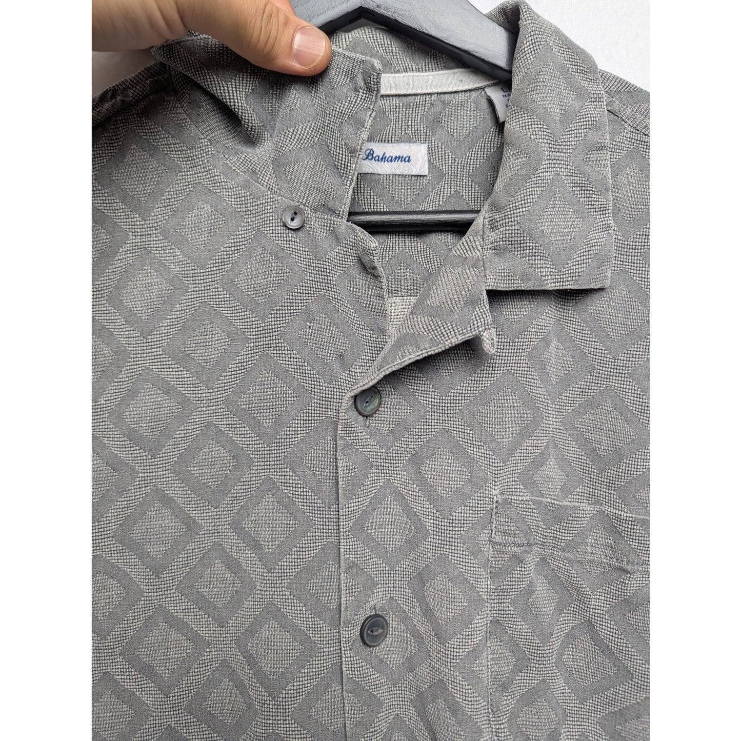 Tommy Bahama 100% Silk Camp Shirt Men’s L – Gray Diamond Pattern Button-Up