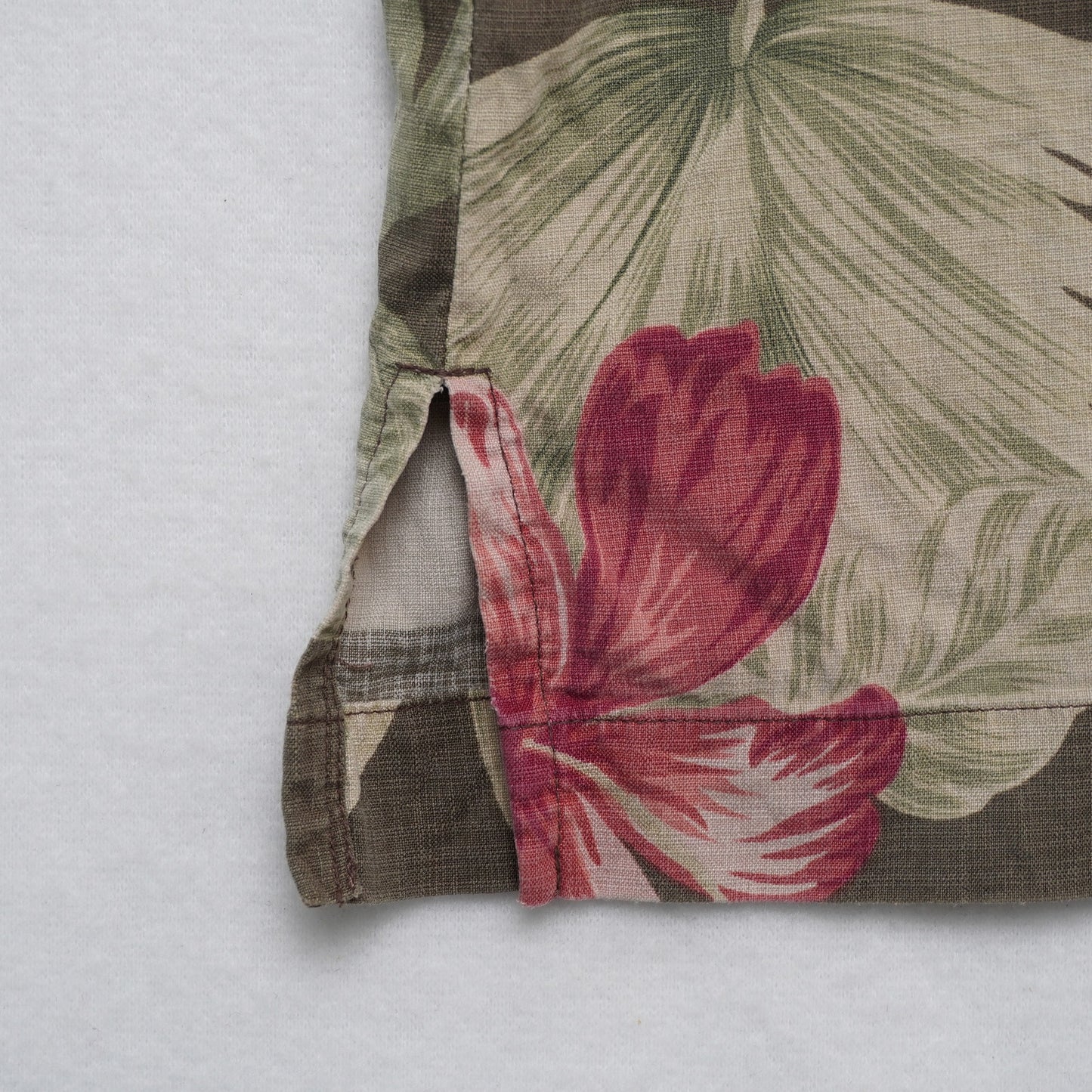 Vintage Tommy Bahama Silk Blend Hawaiin Pink Flower Shirt M