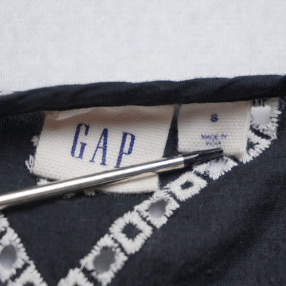 Gap Black and White Embroidered Eyelet Top Small